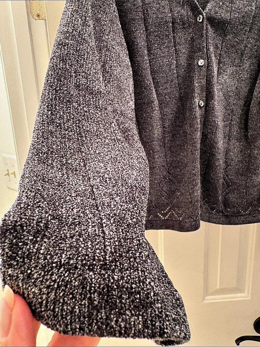 Van Heusen V-Neck Cardigan in Black & Gray Size Large - Picture 4 of 11